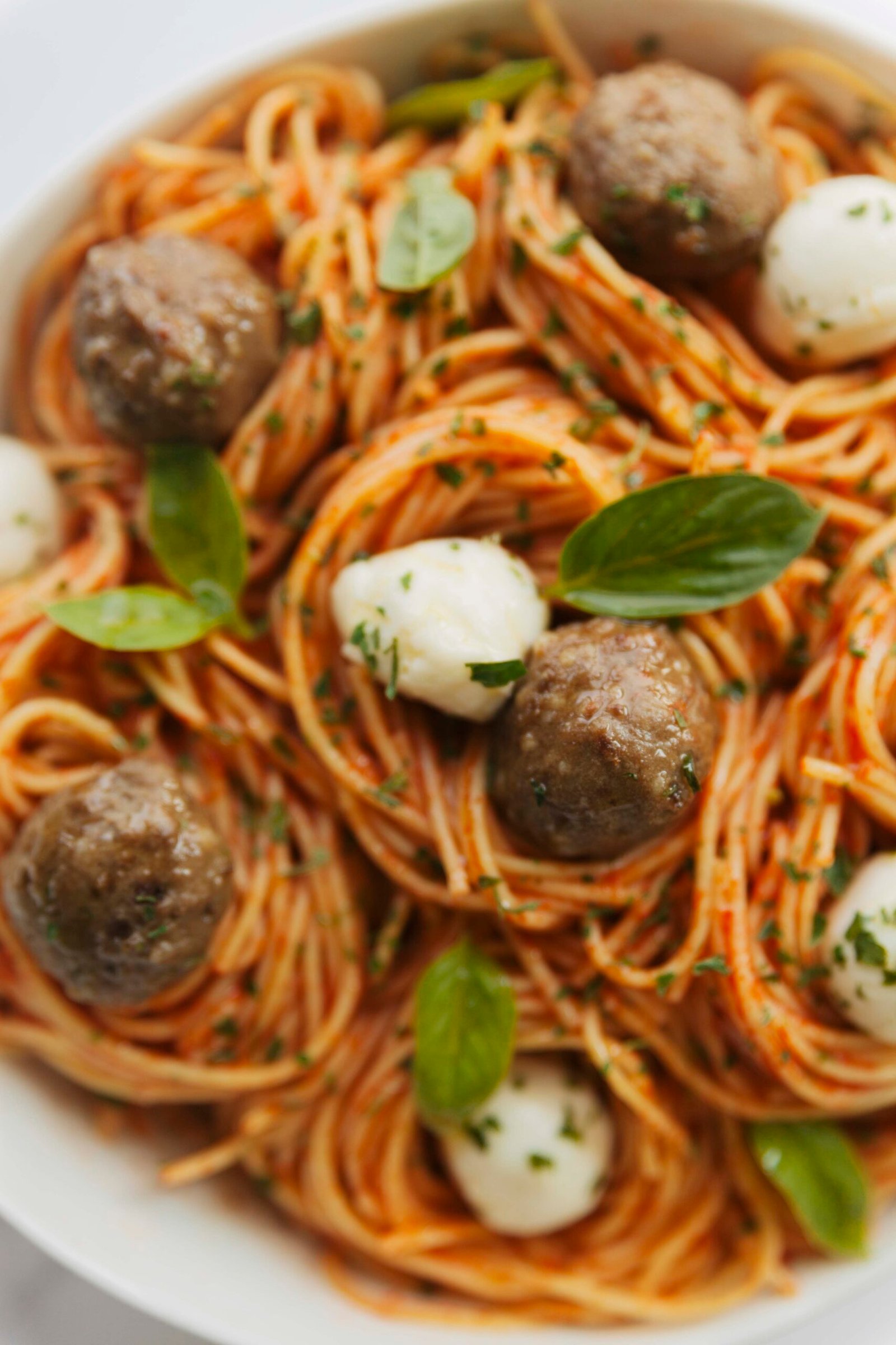Tomato Caprese Pasta (Simple, Fresh & Summery)